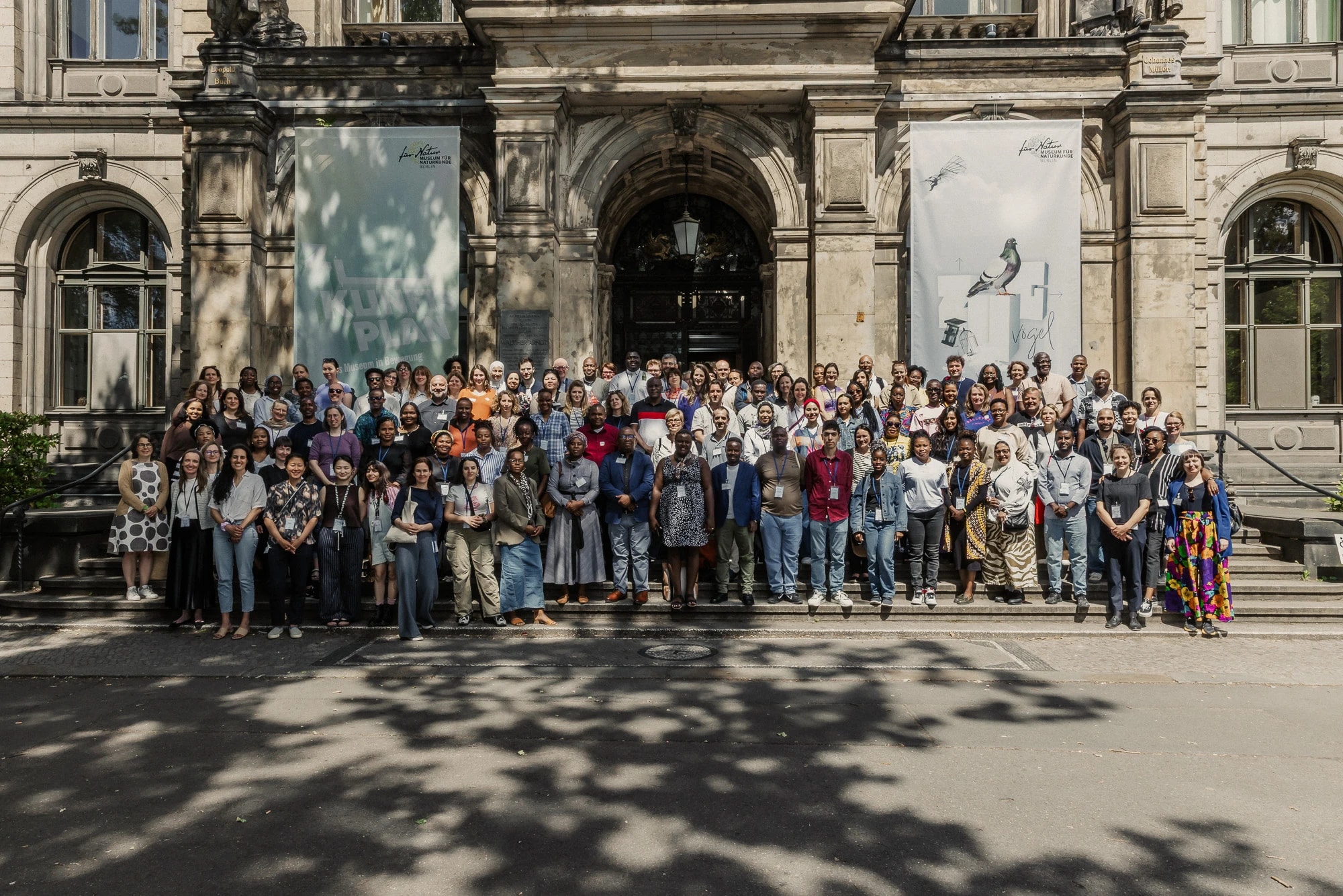 group picture of network in front of MfN