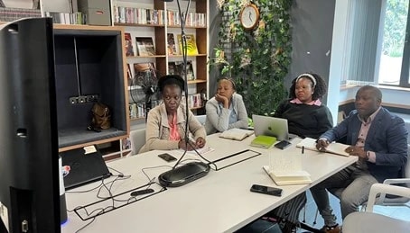 Benchmarking the International Inventory Programme project group in a meeting